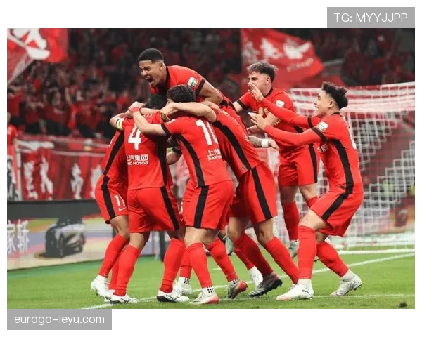 中超争冠白热化:多队实力接近上演激烈角逐 中超争冠白热化:多队实力接近上演激烈角逐