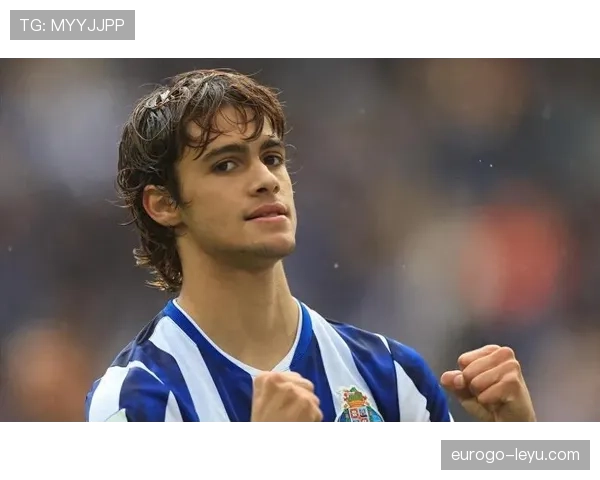 足球新星闪耀赛场,年轻天才惊艳全球 足球新星闪耀赛场,年轻天才惊艳全球