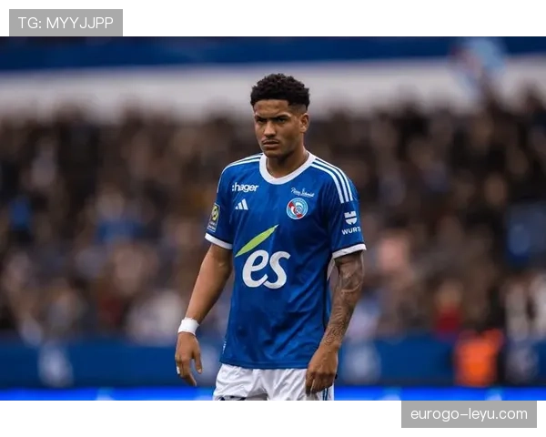 2023足球赛季回顾：新星闪耀赛场，精彩瞬间点燃激情