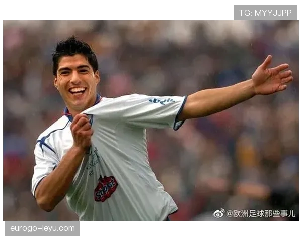 苏亚雷斯训练完偷偷吃奶酪被拍，这自律人设还保得住吗？